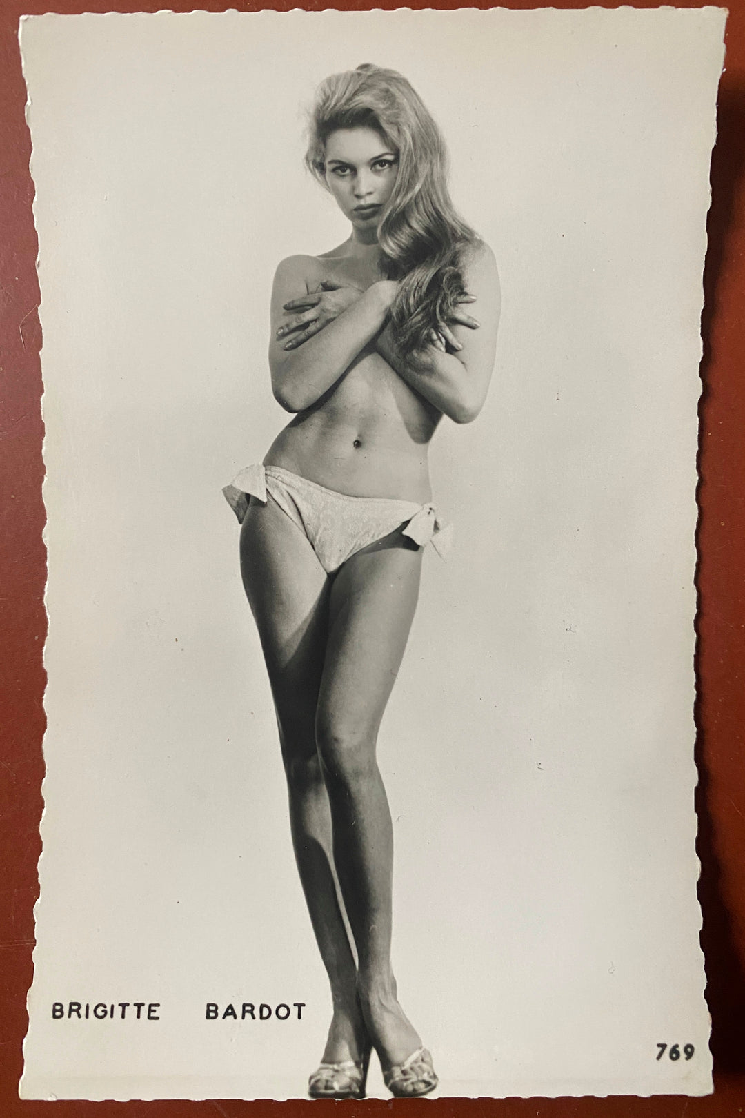 Robe Blanche Robe Décolleté Croisé Robe Rouge Une Robe DécolletÃ